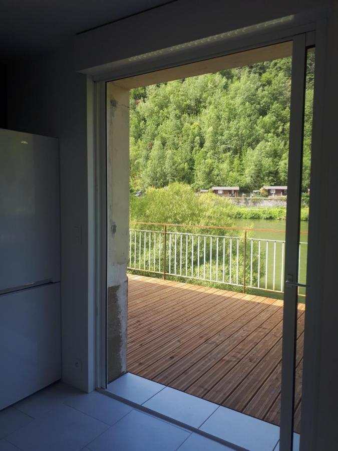 Gite En Bord De Meuse Monthermé Exterior foto