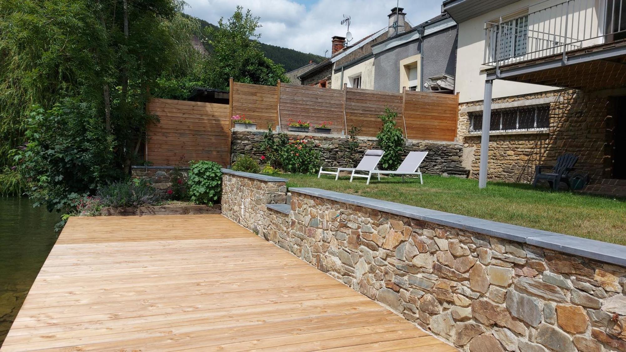 Gite En Bord De Meuse Monthermé Exterior foto