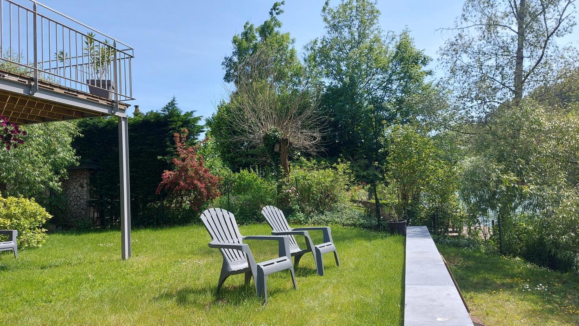 Gite En Bord De Meuse Monthermé Exterior foto